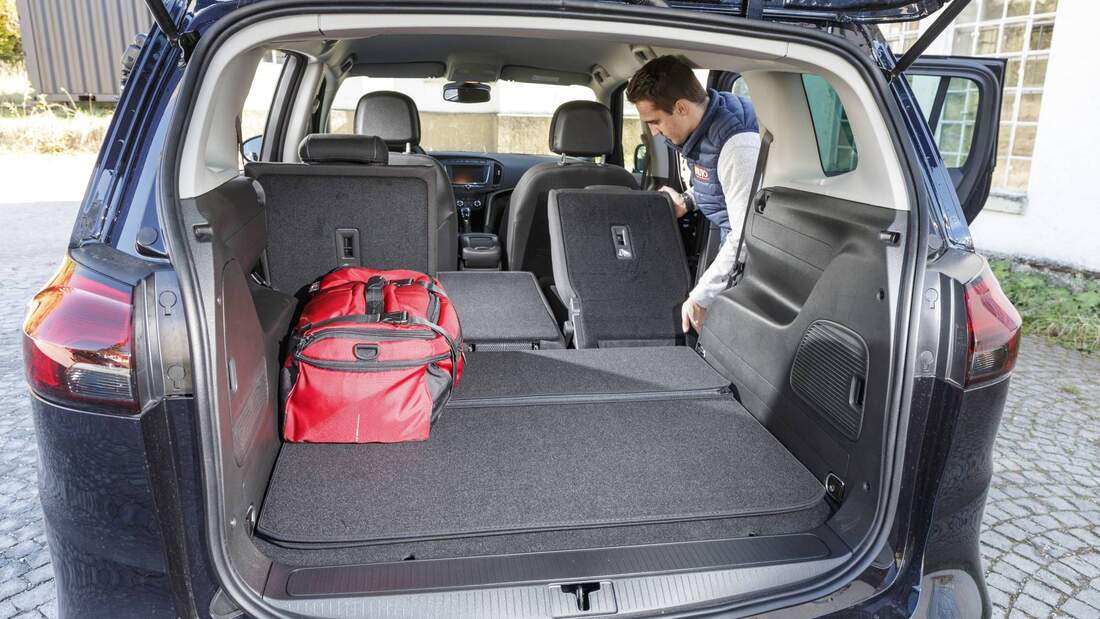 VW Touran und Opel Zafira im Gebrauchtvergleich | AUTO MOTOR UND SPORT