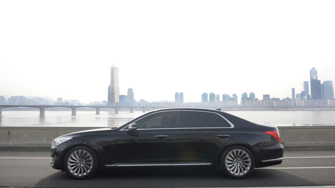 Genesis G90