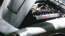 Geöffnete Motorhaube an einem Maserati 4000 GTI Sebring