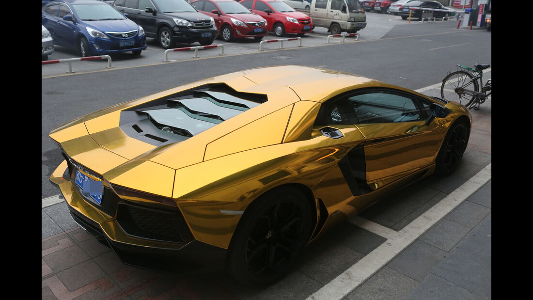 Golden Lamborghini Appears In Jinhua