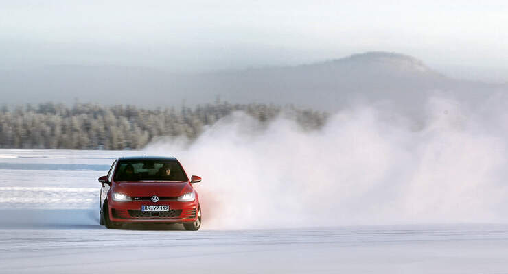 Golf GTI, Frontansicht, Driften, Winterlandschaft