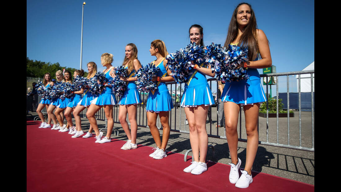 Grid Girls GP Ungarn 2017 Cheerleader Fallen über F1 Her AUTO MOTOR.