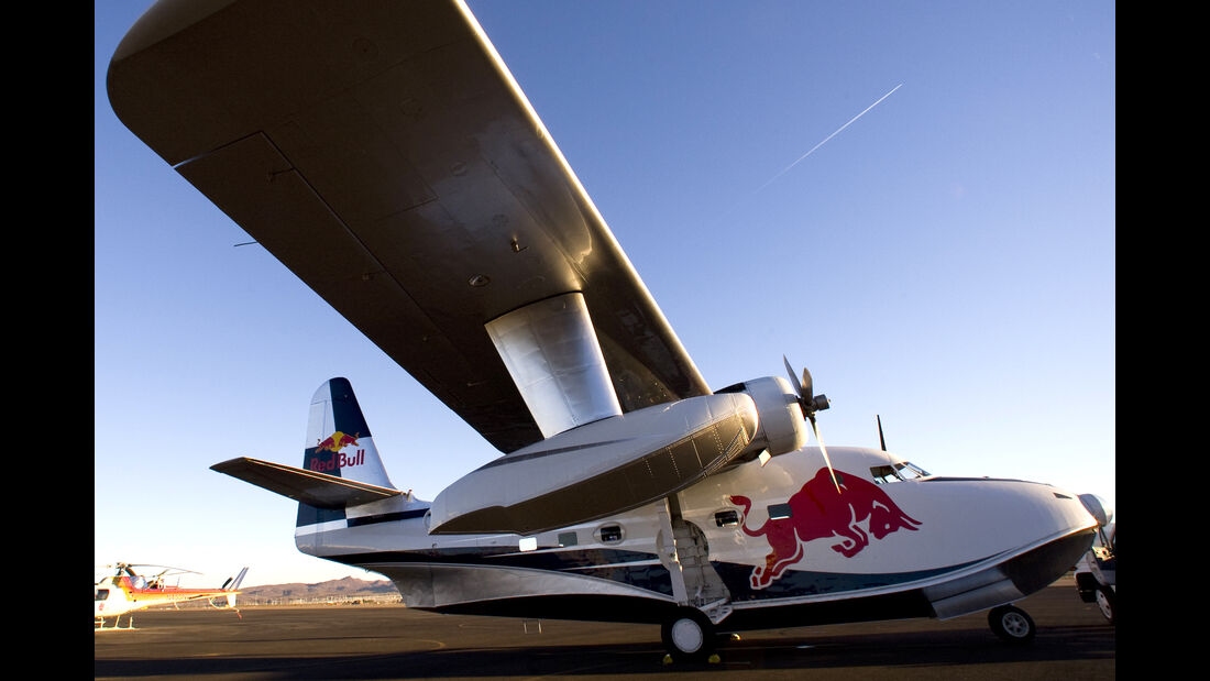 Grumman HU-16 Albatross - Red Bull