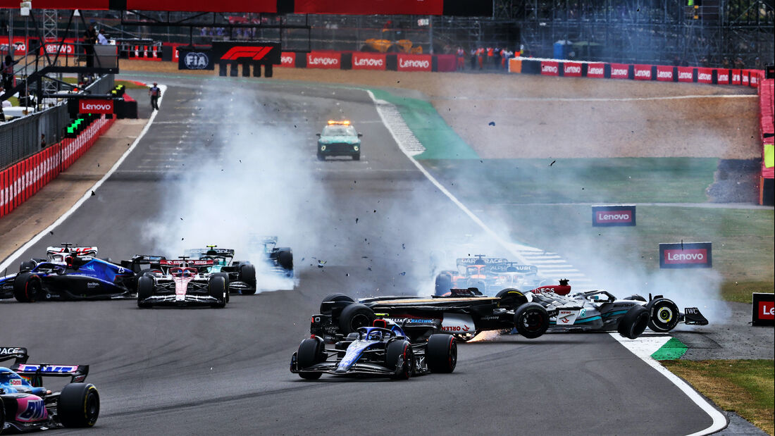 Guanyu Zhou Alfa Sauber - Crash - Formel 1 - GP England - 3. Juli 2022