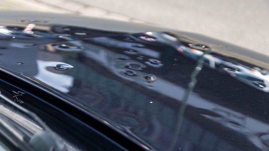 Hagel-Schaden am Auto