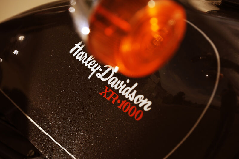 Harley-Davidson XR 1000, Tank