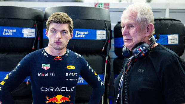 Helmut Marko & Max Verstappen - Red Bull - Test Bahrain 2024