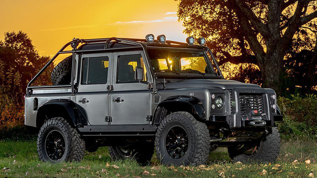 Himalaya Land Rover Defender Spectre V8