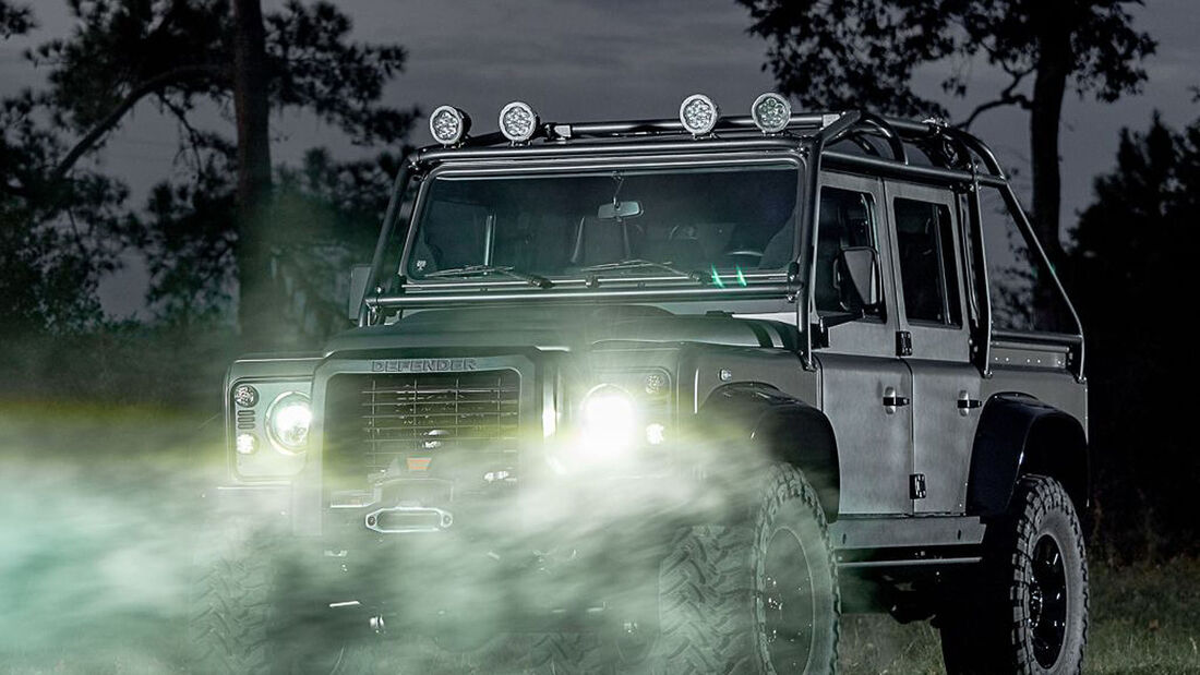 Himalaya Land Rover Defender Spectre V8