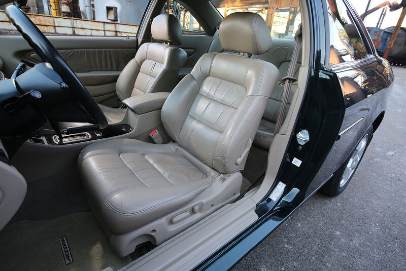Honda Accord Coupe 3.0i (CG2), Interieur