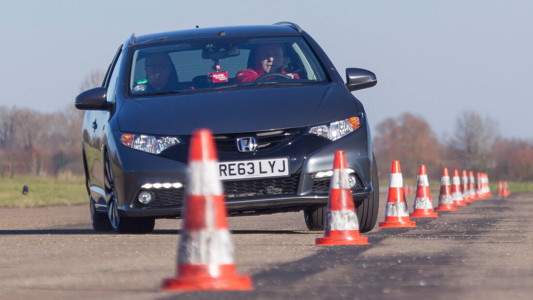 Honda Civic Tourer 1.6 i-DTEC, Frontansicht, Slalom