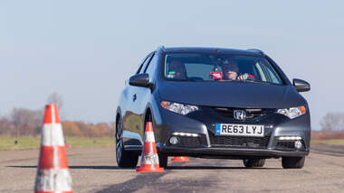 Honda Civic Tourer 1.6 i-DTEC, Frontansicht, Slalom