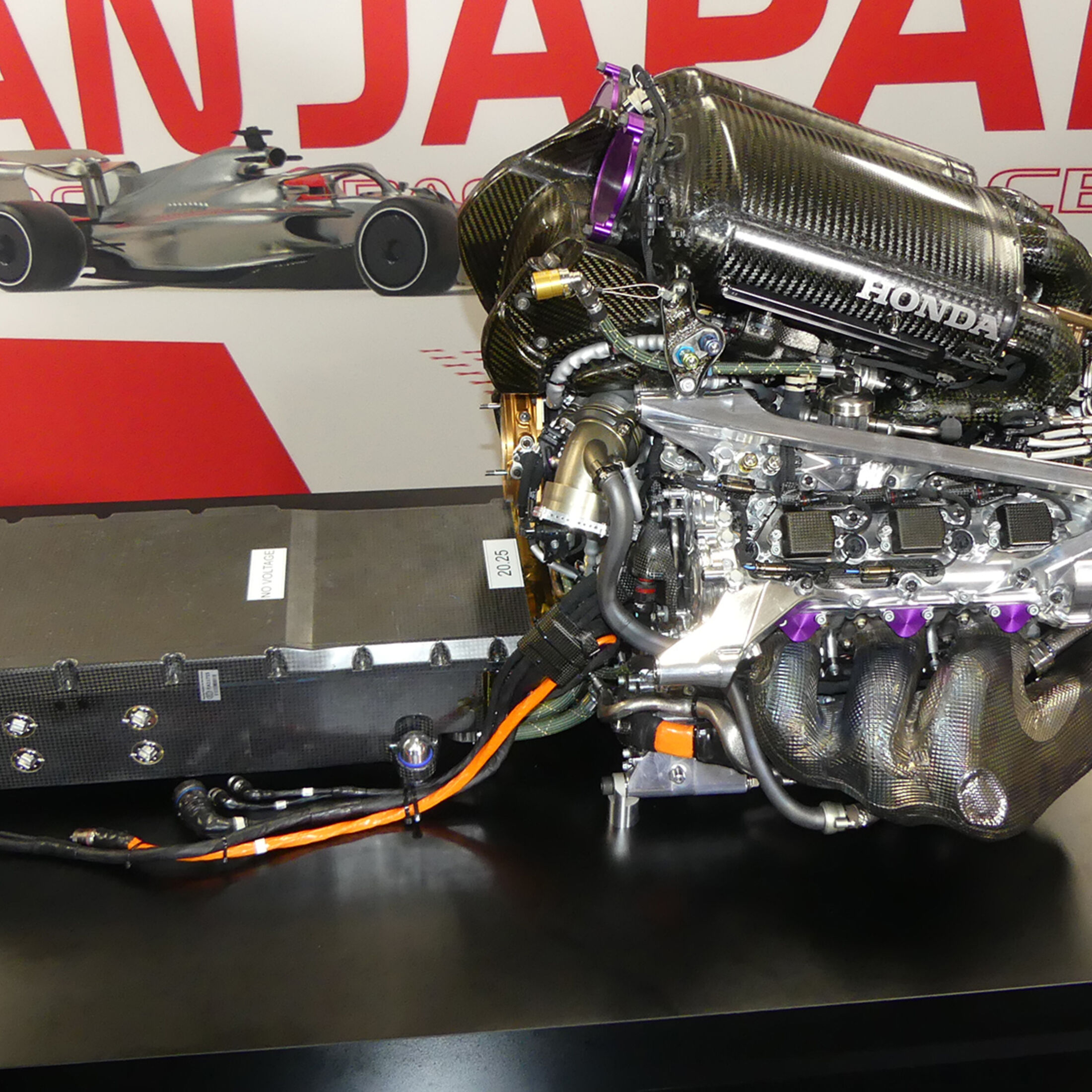 Honda V6 Hybrid F1 Motor: Fotos und Informationen   AUTO MOTOR UND