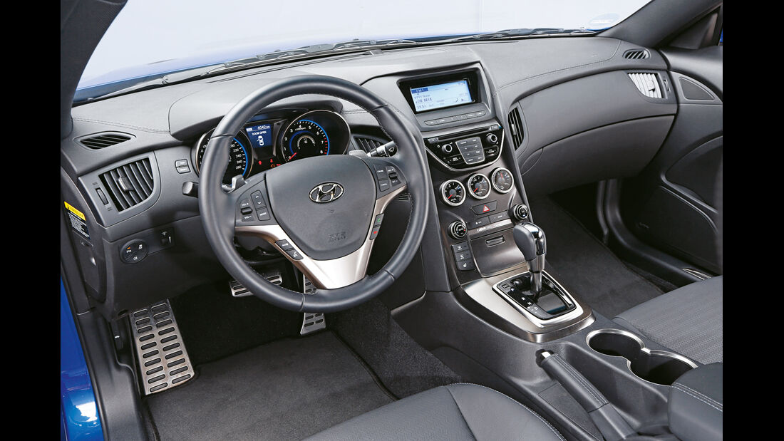 Hyundai Genesis Coupé, Cockpit