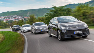 Hyundai Ioniq Elektro, Kia e-Niro, Tesla Model 3, VW ID.3