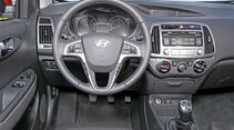 Hyundai i20 Blue 1.1 CRDi Trend, Cockpit, Lenkrad