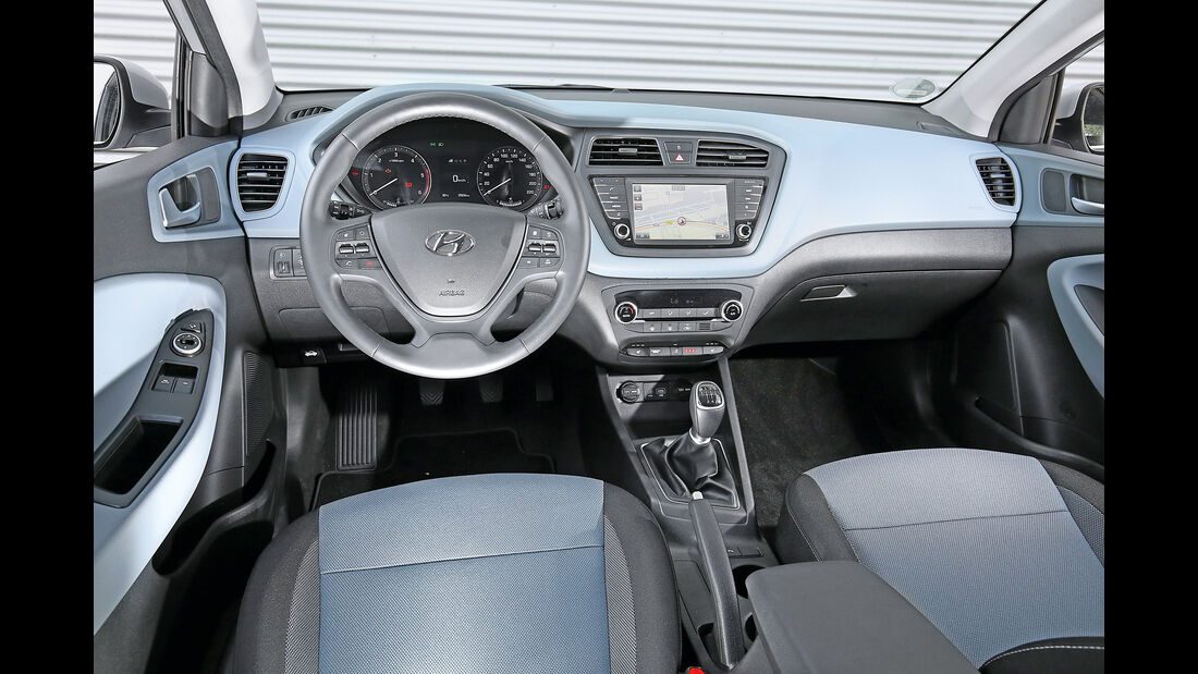 Hyundai i20 Coupé 1.4 CRDi, Cockpit