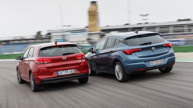Hyundai i30 1.0 T-GDI, Opel Astra 1.4 DI Turbo, Heckansicht