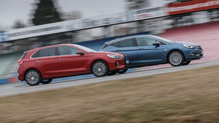 Hyundai i30 1.0 T-GDI, Opel Astra 1.4 DI Turbo, Seitenansicht