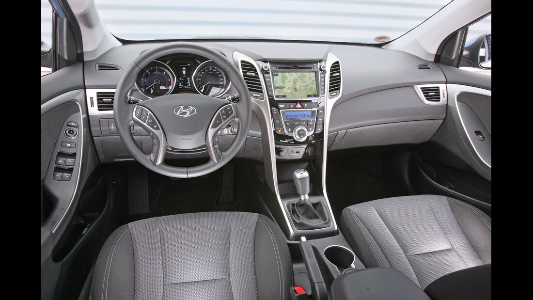 Hyundai i30 1.6 CRDi, Cockpit, Lenkrad