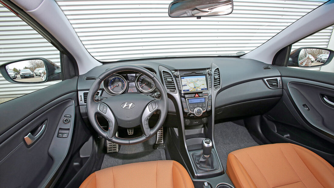 Hyundai i30 1.6 CRDi Coupé, Cockpit, Lenkrad