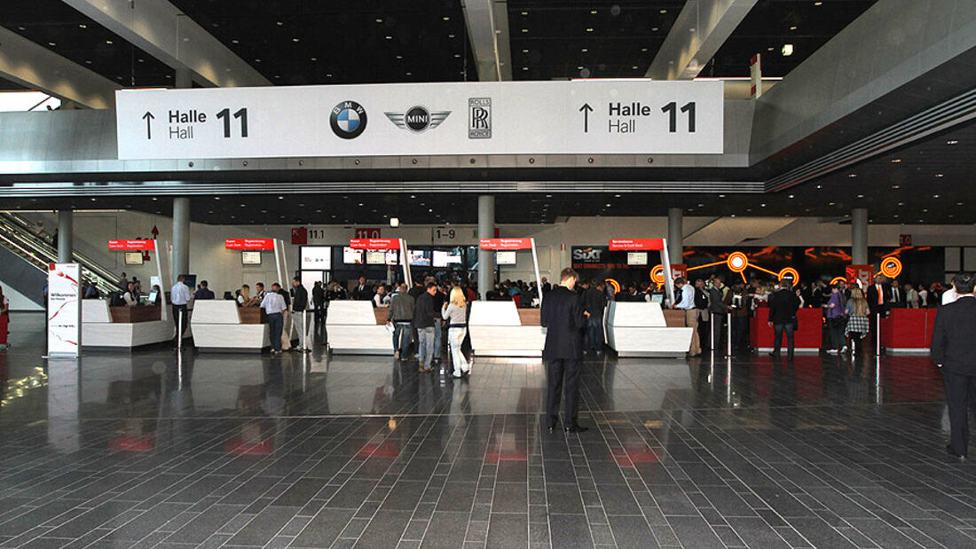 IAA 2011 Eingang Atmosphäre Deal 