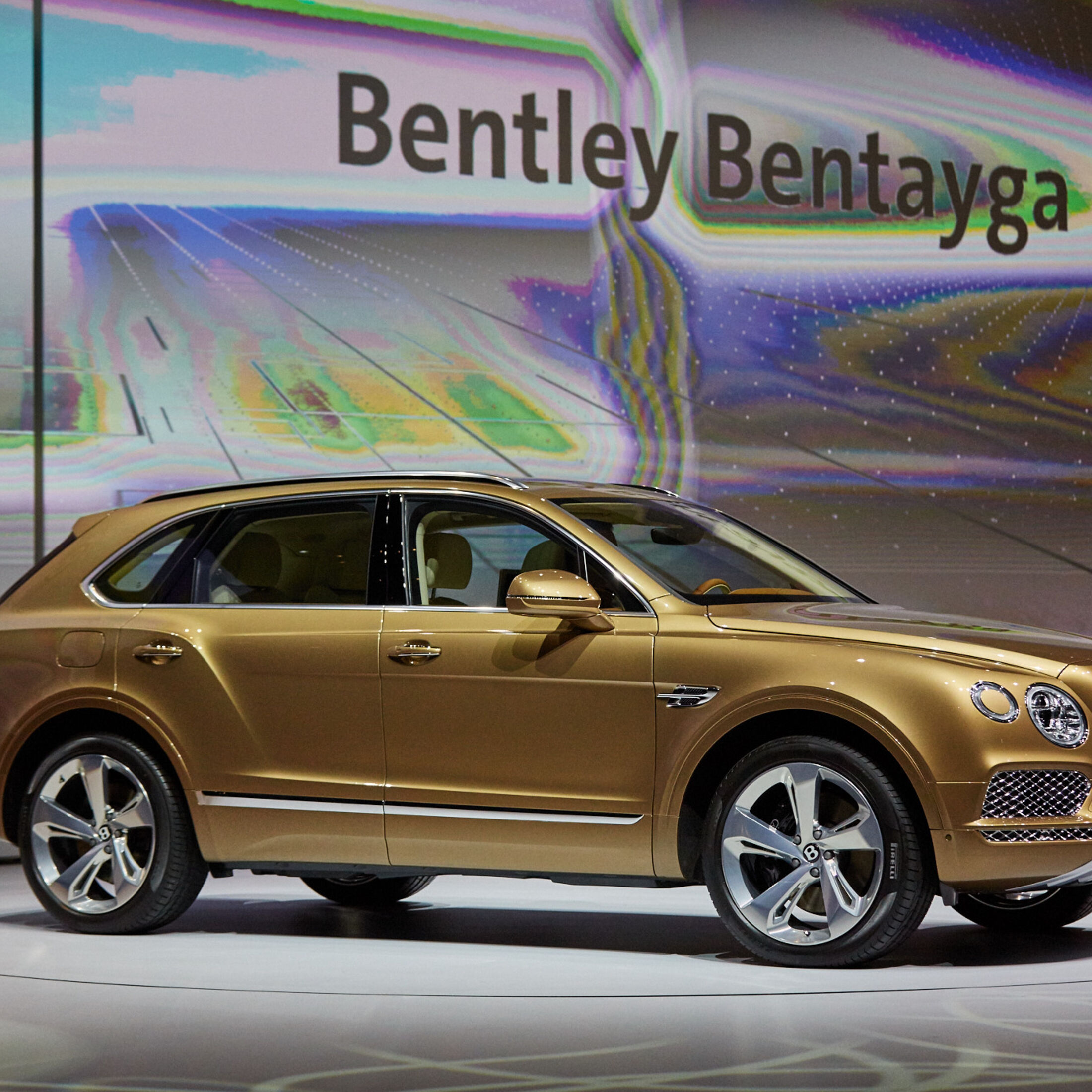 Bentley Bentayga Wasser im Fußraum / Kofferraum