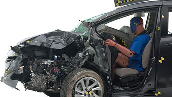 IIHS Crashtest, Mazda 5, 07/2014