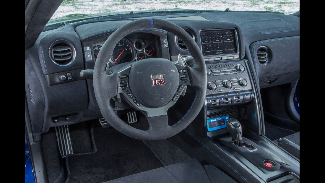 Importracing Nissan GT-R, Cockpit