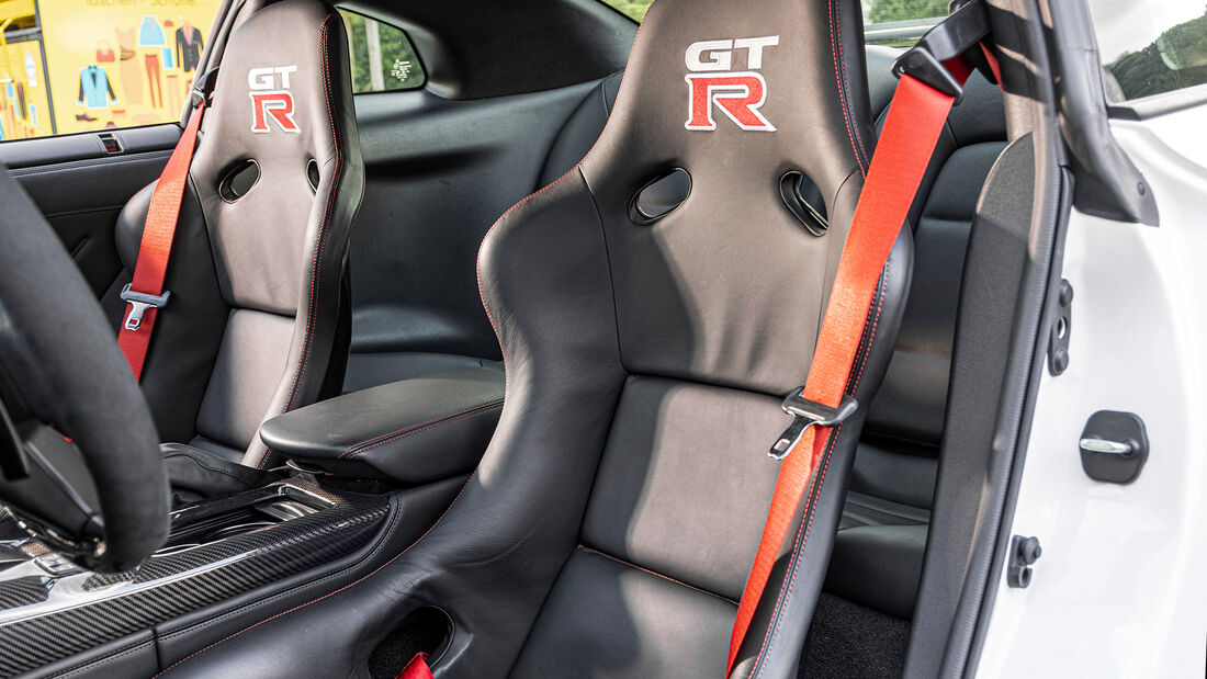 Importracing-Nissan GT-R, Interieur