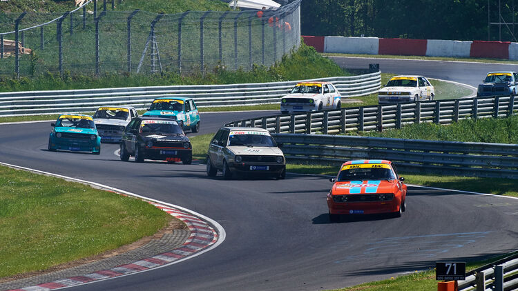 24h Classic Am Nurburgring 2015 Legendare Autos Auf Legendarer Strecke Auto Motor Und Sport