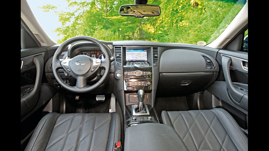 Infiniti FX30d GT Premium, Cockpit, Lenkrad