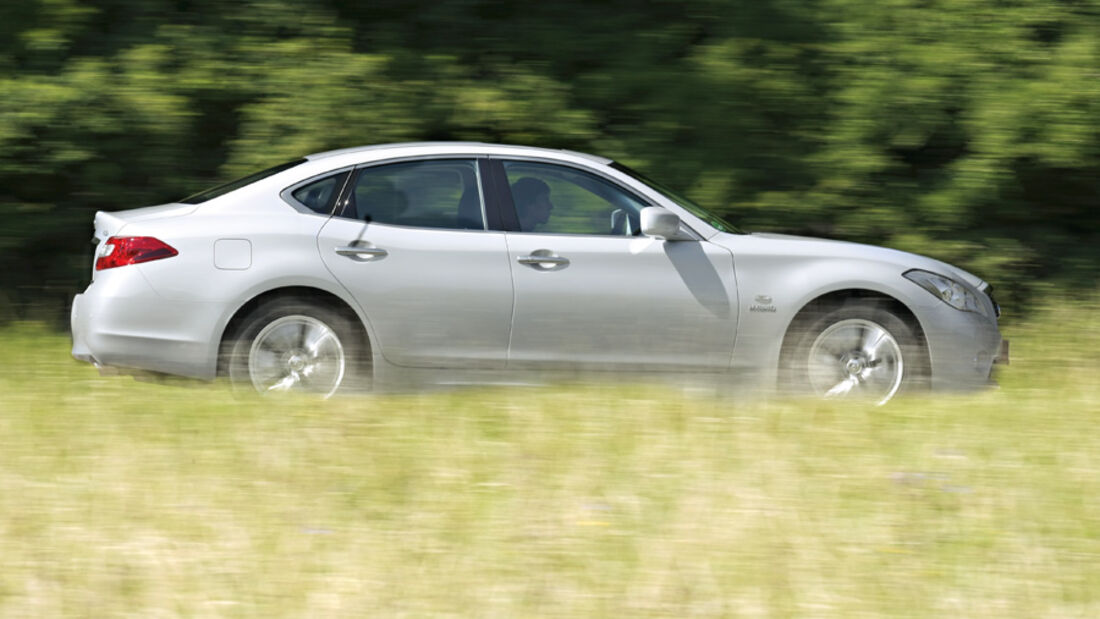 Infiniti M35h, Seitenansicht