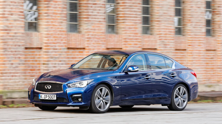 Infiniti Q50S 3.0t, Seitenansicht