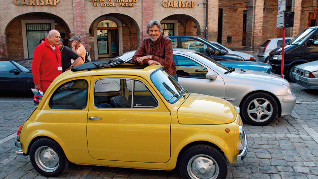 Fiat 500 in Rom, Italien. Schlüsselanhänger