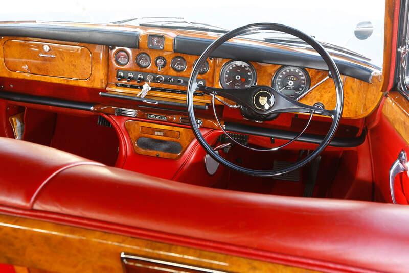 Jaguar  420 G, Cockpit