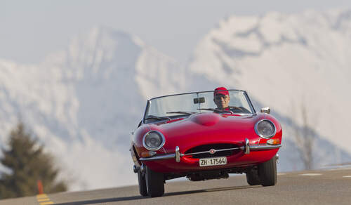 Jaguar E-Type Serie 1, Frontansicht, Berglandschaft