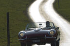 Jaguar E-Type Serie 1, Frontansicht, Fahrt, Gegenlicht