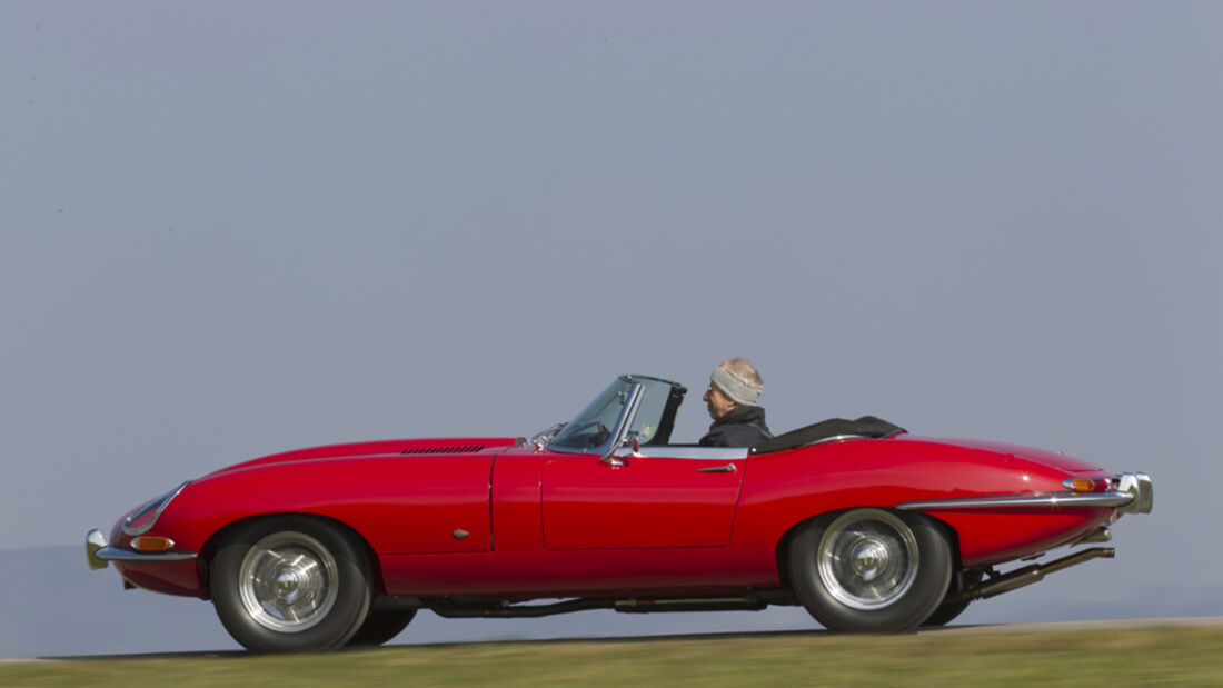 Jaguar E-Type Serie 1, Seitenansicht, Fahrt