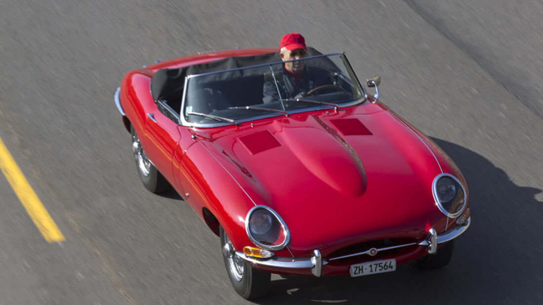 Jaguar E-Type Serie 1, Stadtstraße, von oben