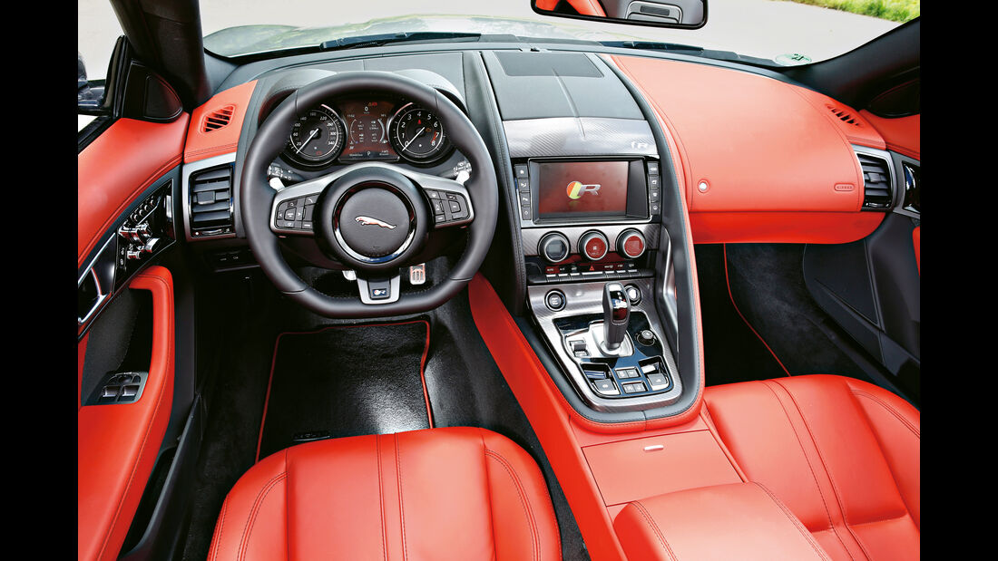 Jaguar F-Type R AWD Cabriolet, Cockpit