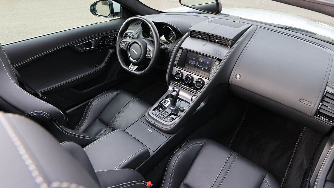 Jaguar F-Type R AWD, Interieur
