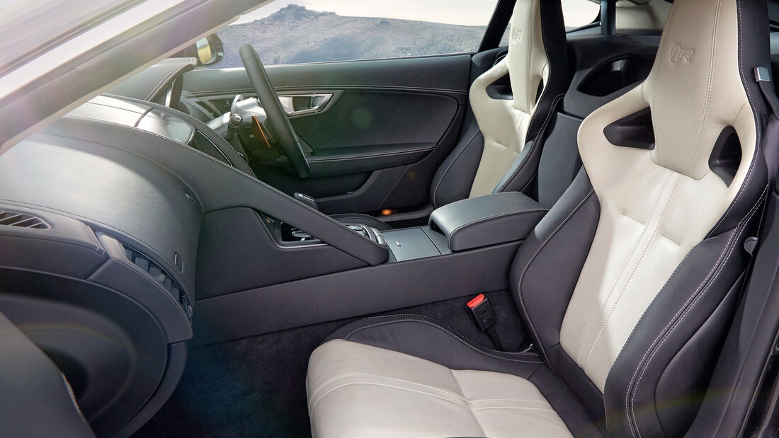 Jaguar F-Type R Coupé, Cockpit