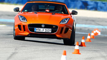 Jaguar F-Type S, Frontansicht, Slalom