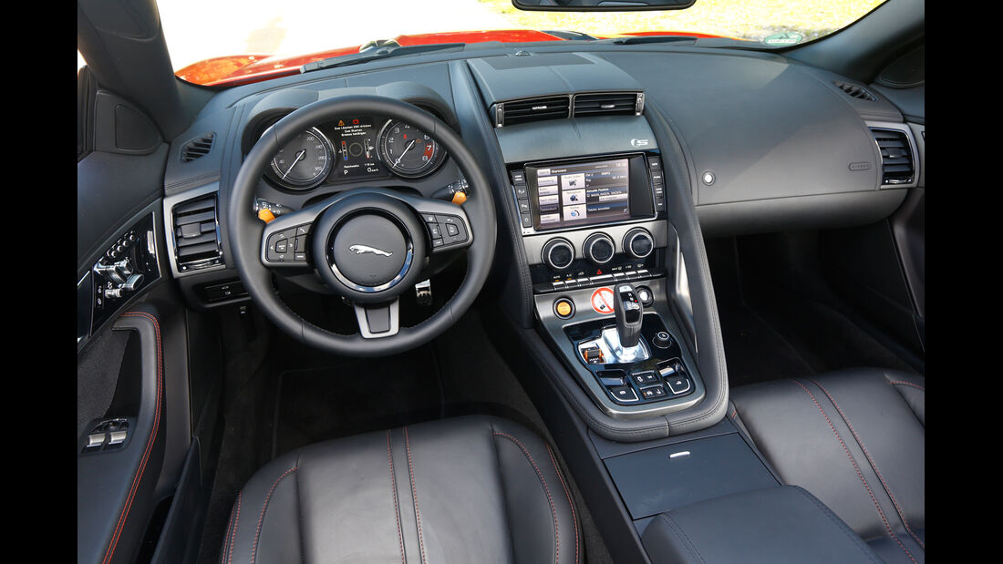 Jaguar F-Type V8 S, Cockpit