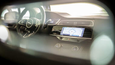 Jaguar I-Pace, Infotainment