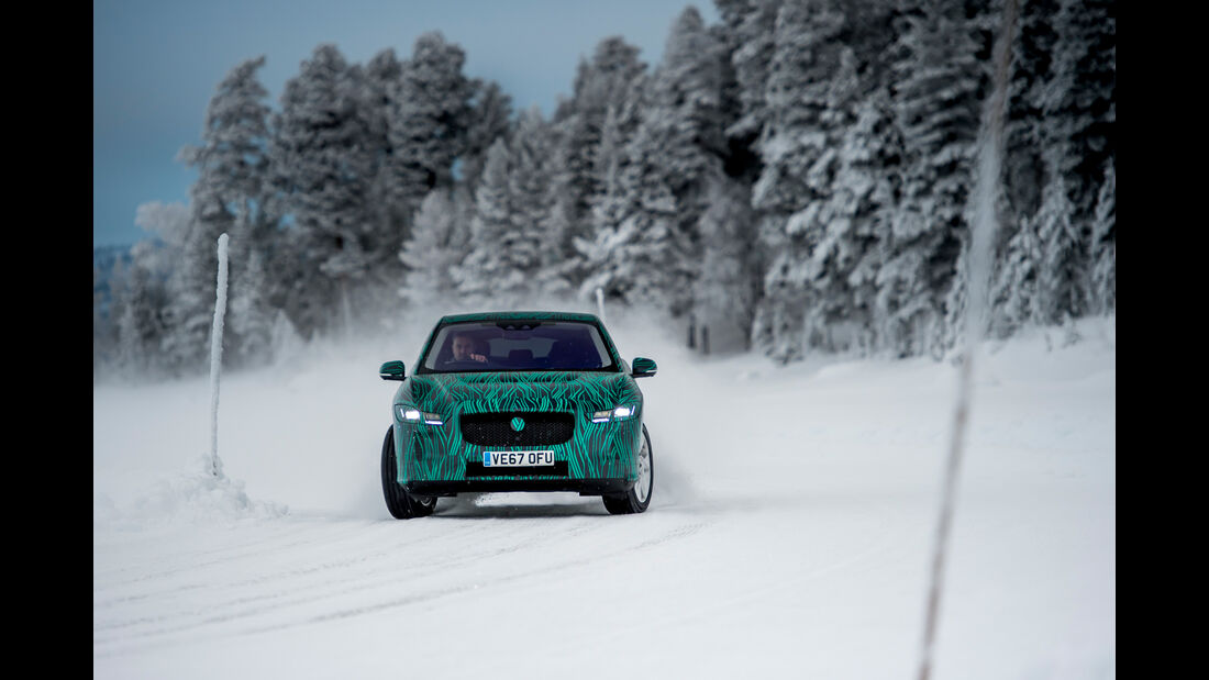 Jaguar I-Pace getarnt Schnee Fahrbericht 2018