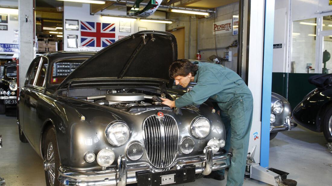 Jaguar MK 2, Werkstatt, Frontansicht, Motorhaube offen