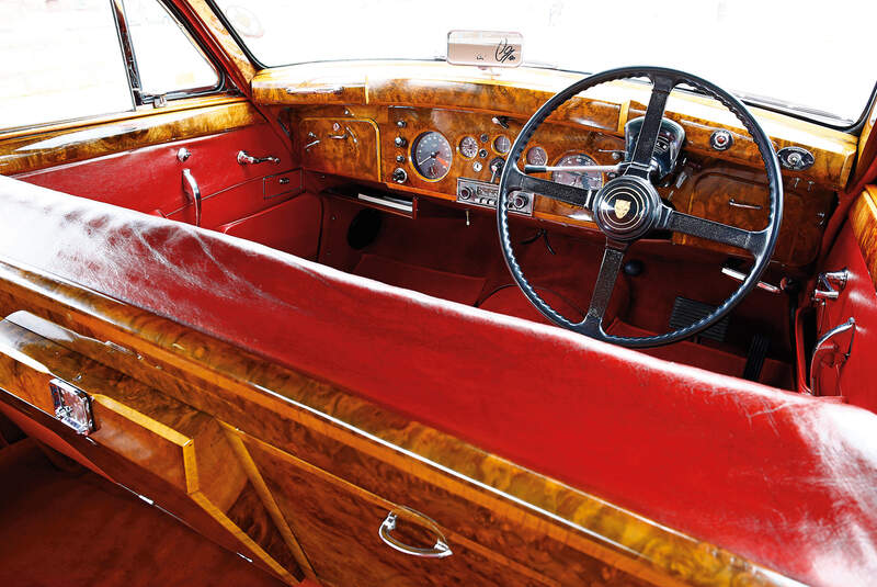 Jaguar MK IX, Cockpit