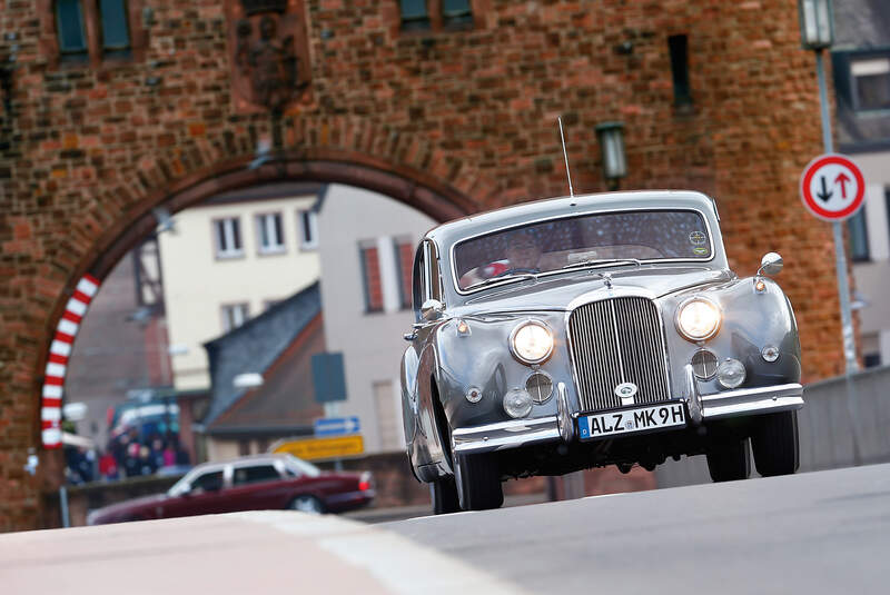 Jaguar MK IX, Frontansicht